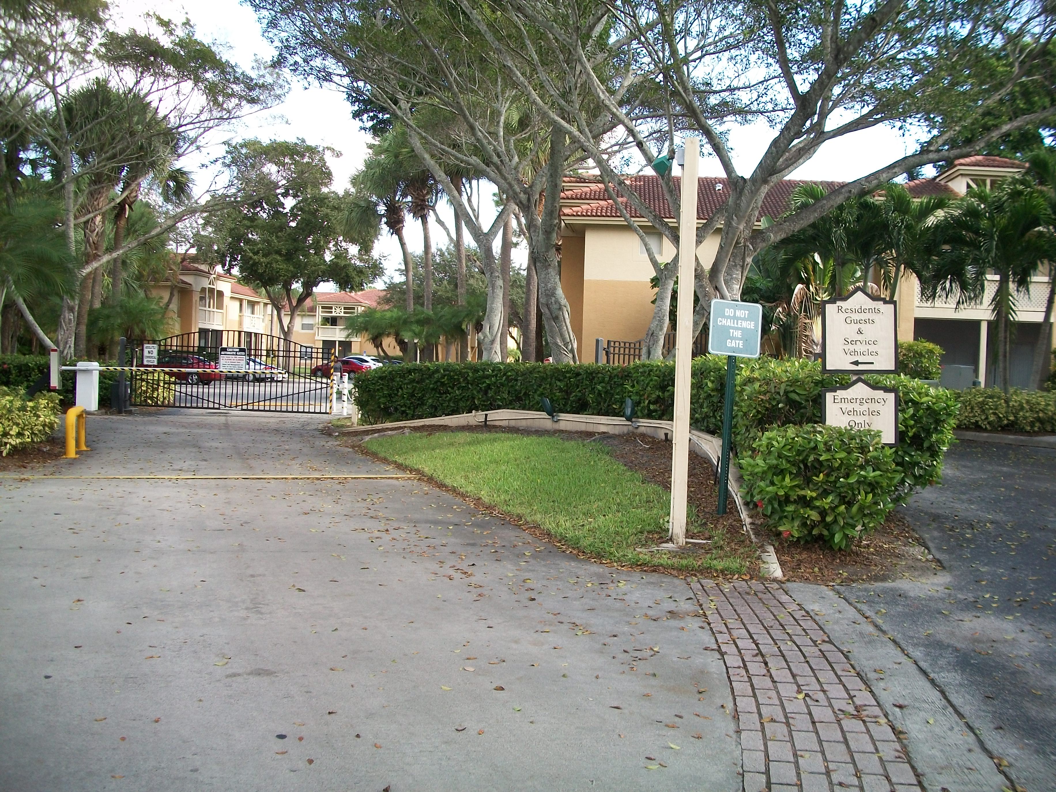 Palm Lake foreclosures in West Palm Beach