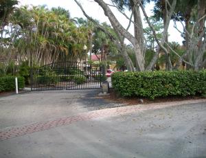 Palm Lake foreclosures in West Palm Beach